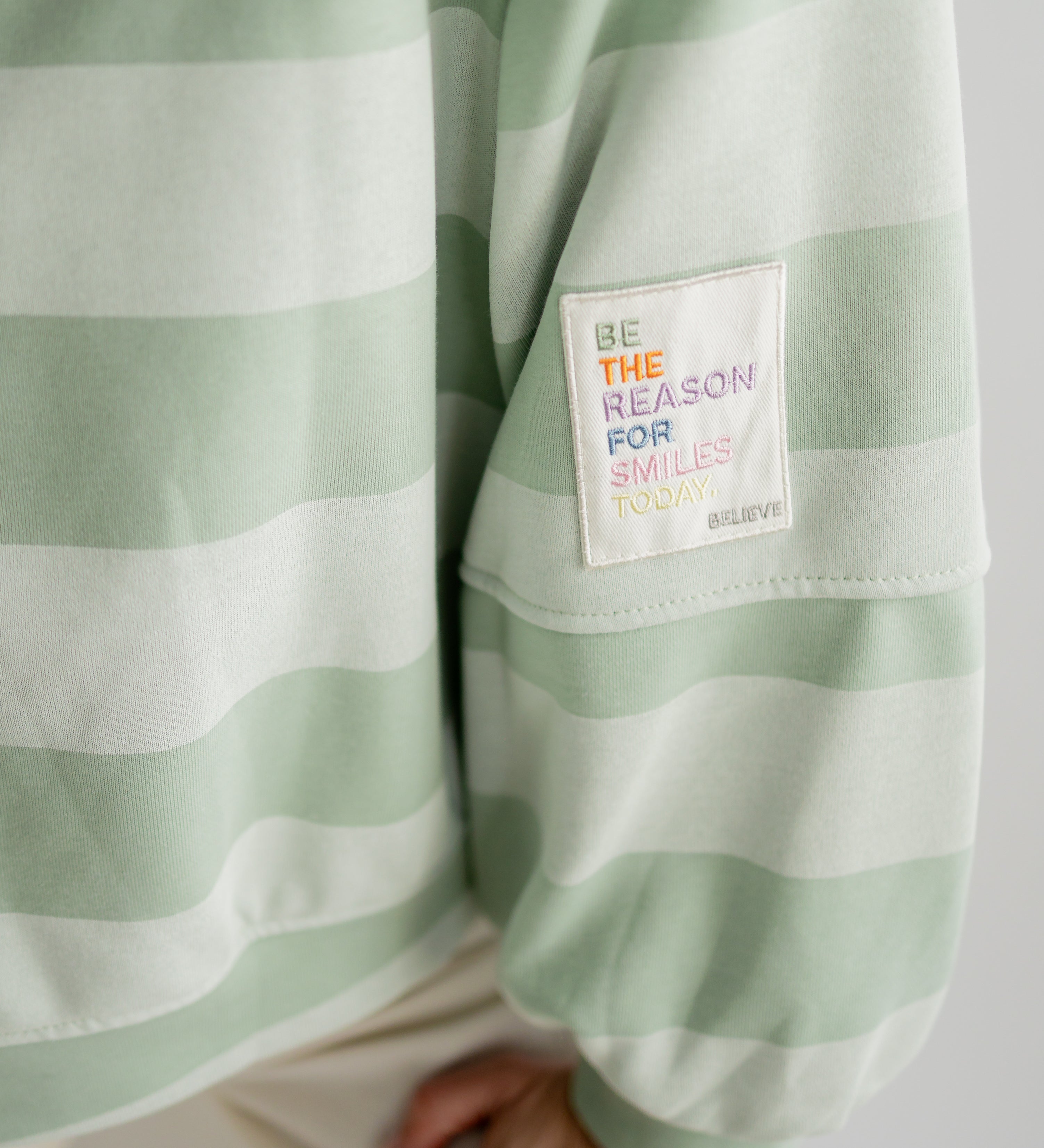 SWEATSHIRT „BE THE REASON FOR SMILES TODAY"