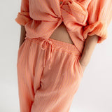 GESTREIFTE MUSSELINHOSE „PEACH“