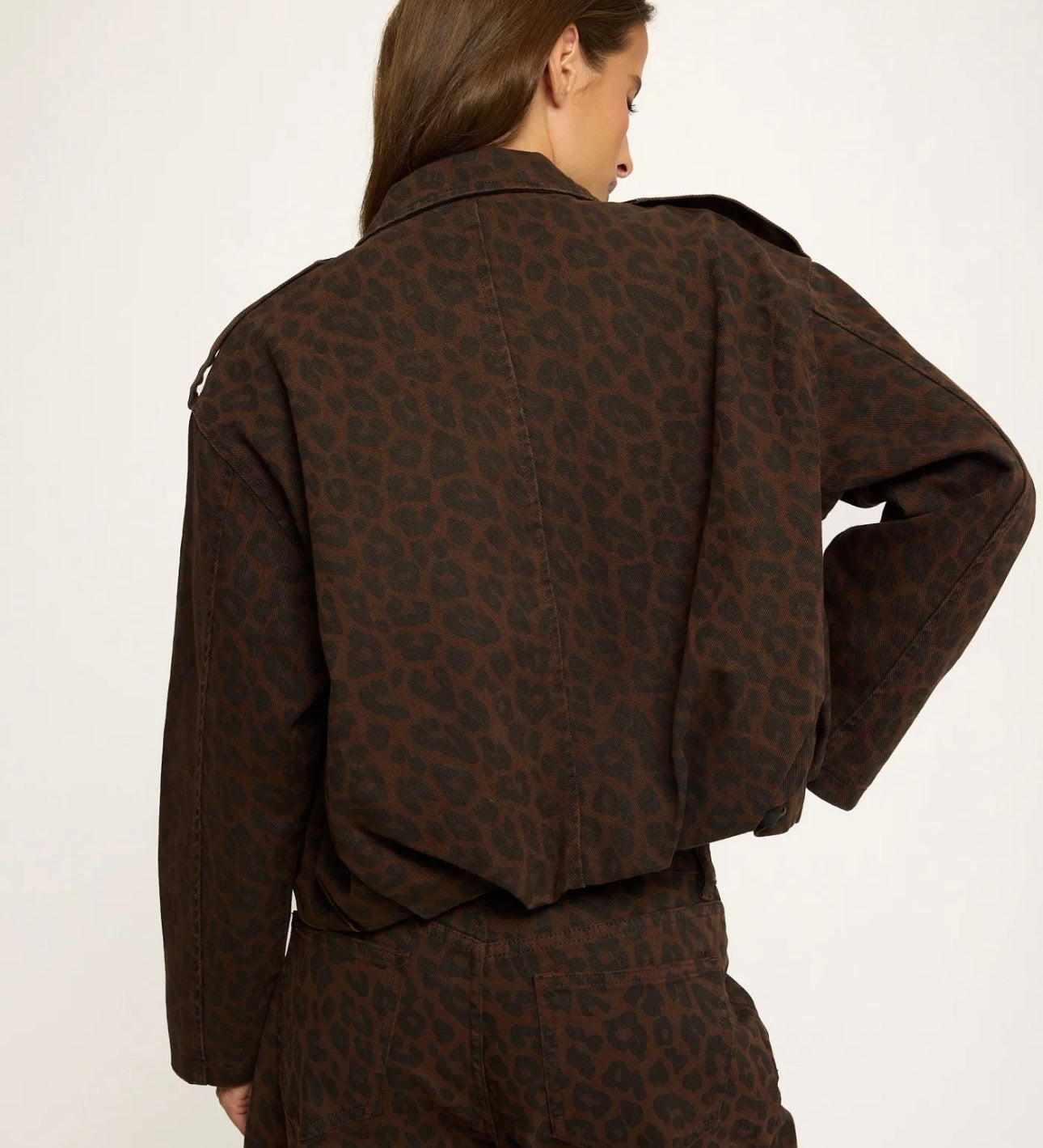 LEO JEANSJACKE IN SCHOKOBRAUN