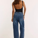 BARREL JEANS MIT CROSSOVER-BUND