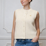 ÄRMELLOSE STRICKWESTE MIT HERZCHEN