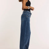 BARREL JEANS MIT CROSSOVER-BUND