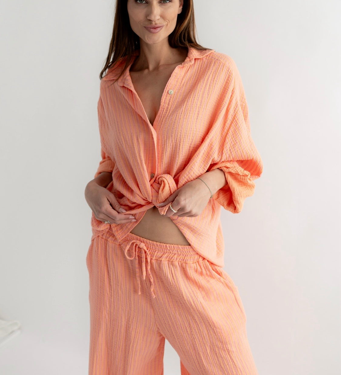 GESTREIFTE MUSSELINHOSE „PEACH“