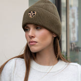 BEANIE MIT LEOHERZCHEN „NIA“