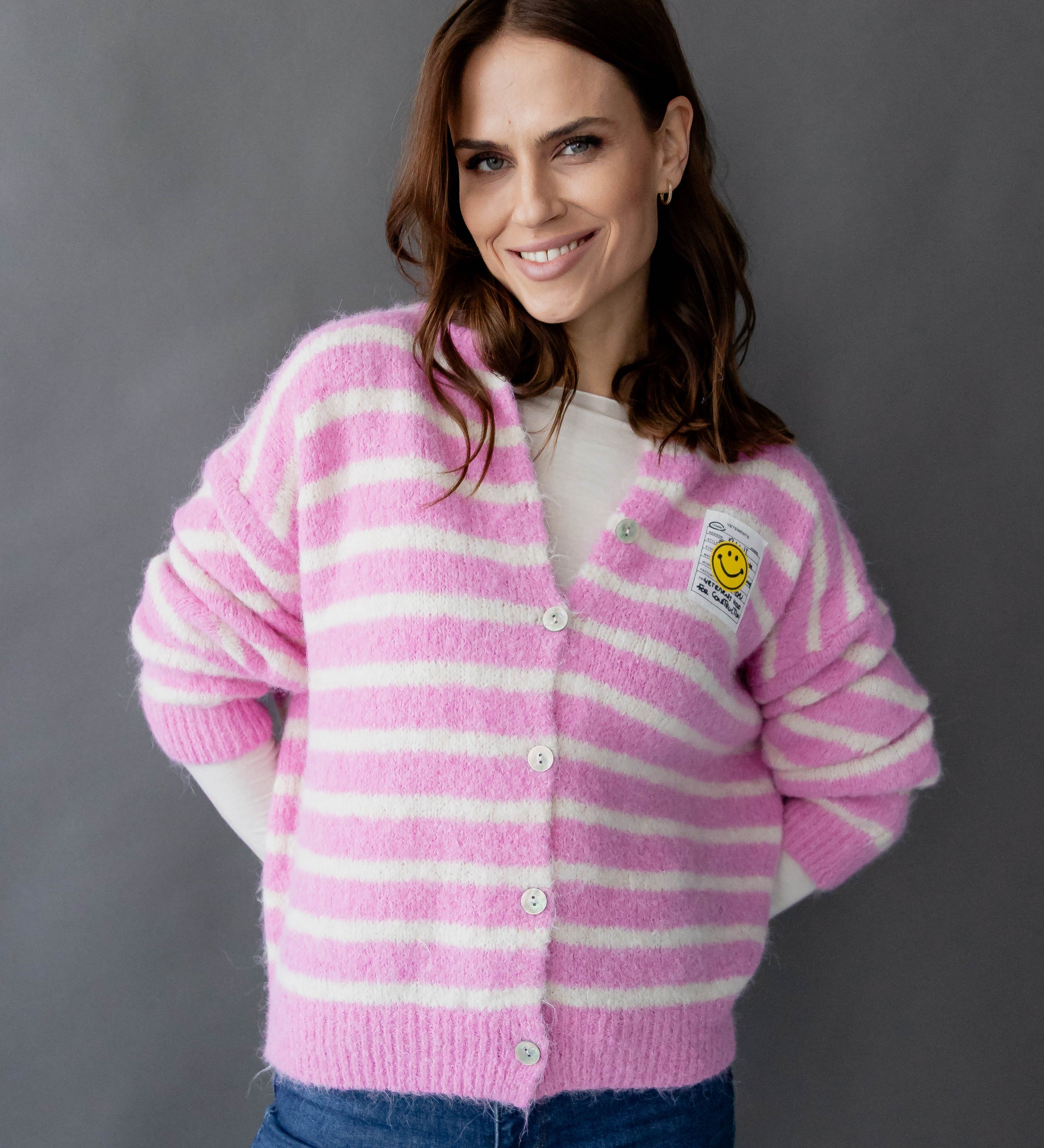 GESTREIFTER CARDIGAN "SMILEY"