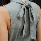 EINFARBIGES NECKHOLDER TOP