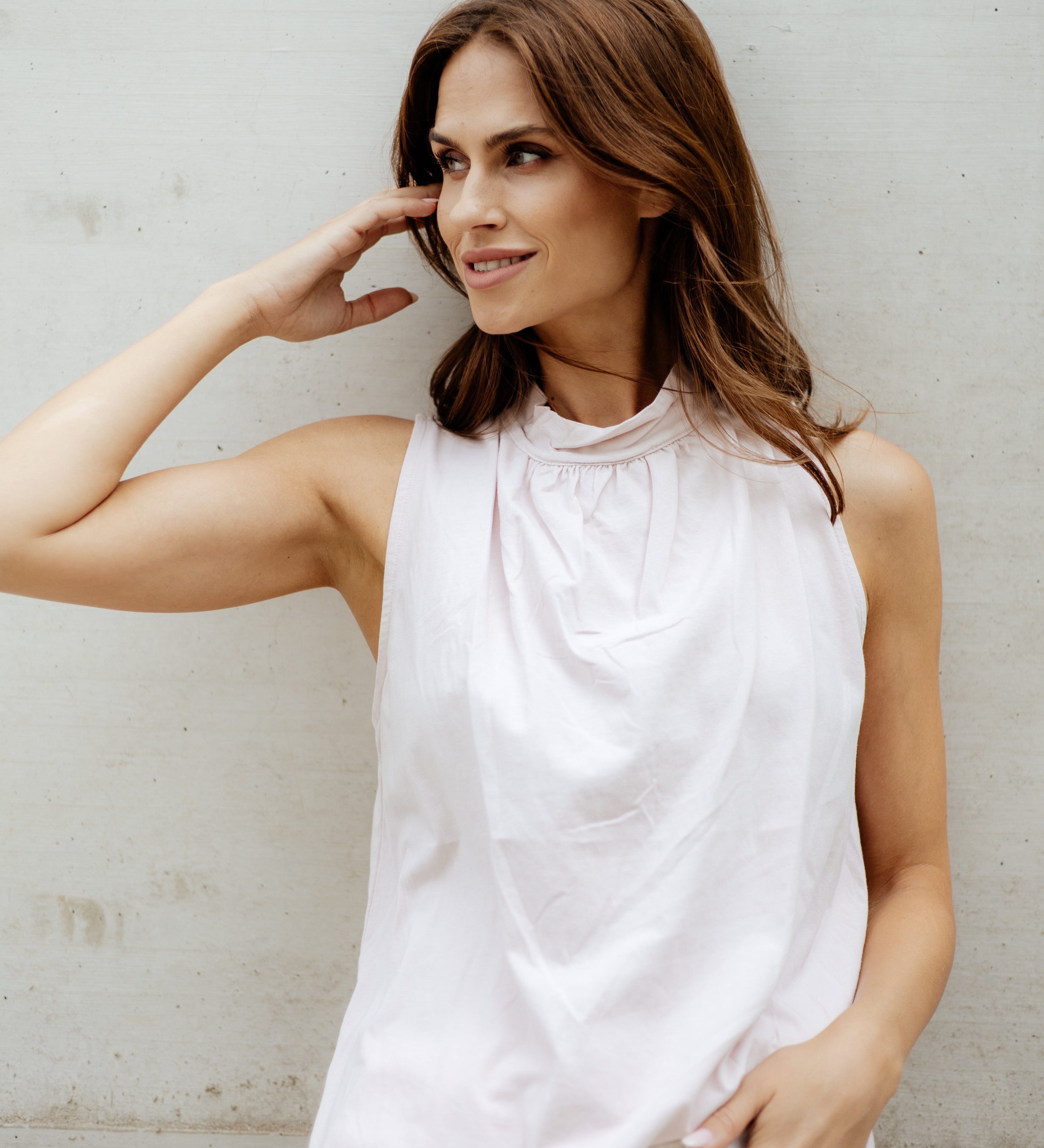 EINFARBIGES NECKHOLDER TOP