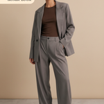 Anzughose mit Nadelstreifen kombiniert mit geripptem Mesh-Longsleeve und Butterstoff Blazer Zoe